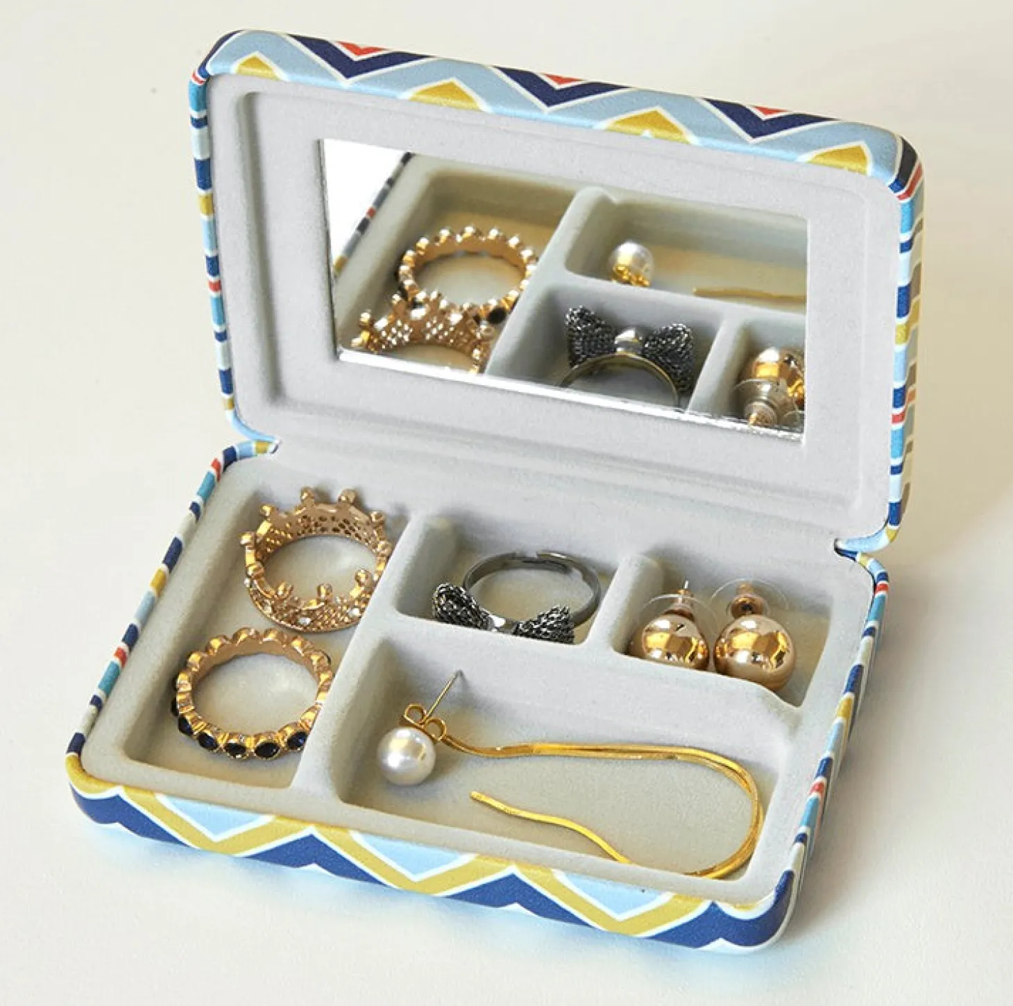 Portable Striped Jewelry Case